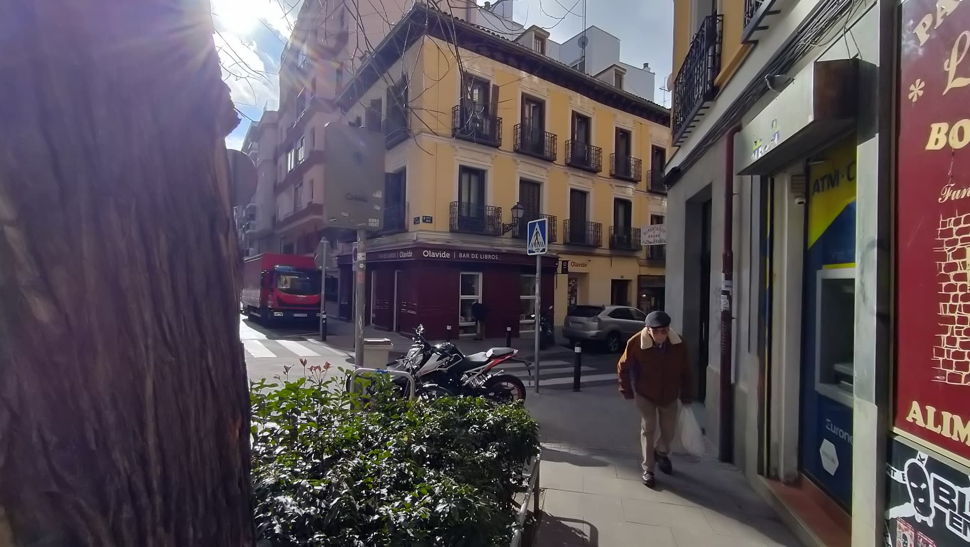 Local life at Olavide Bar de Libros in the Chamberí district, Madrid